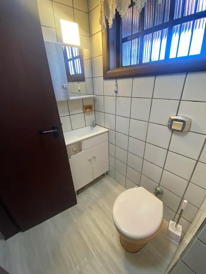 Casa De 3 Quartos Em Garopaba - Bairro Ferraz